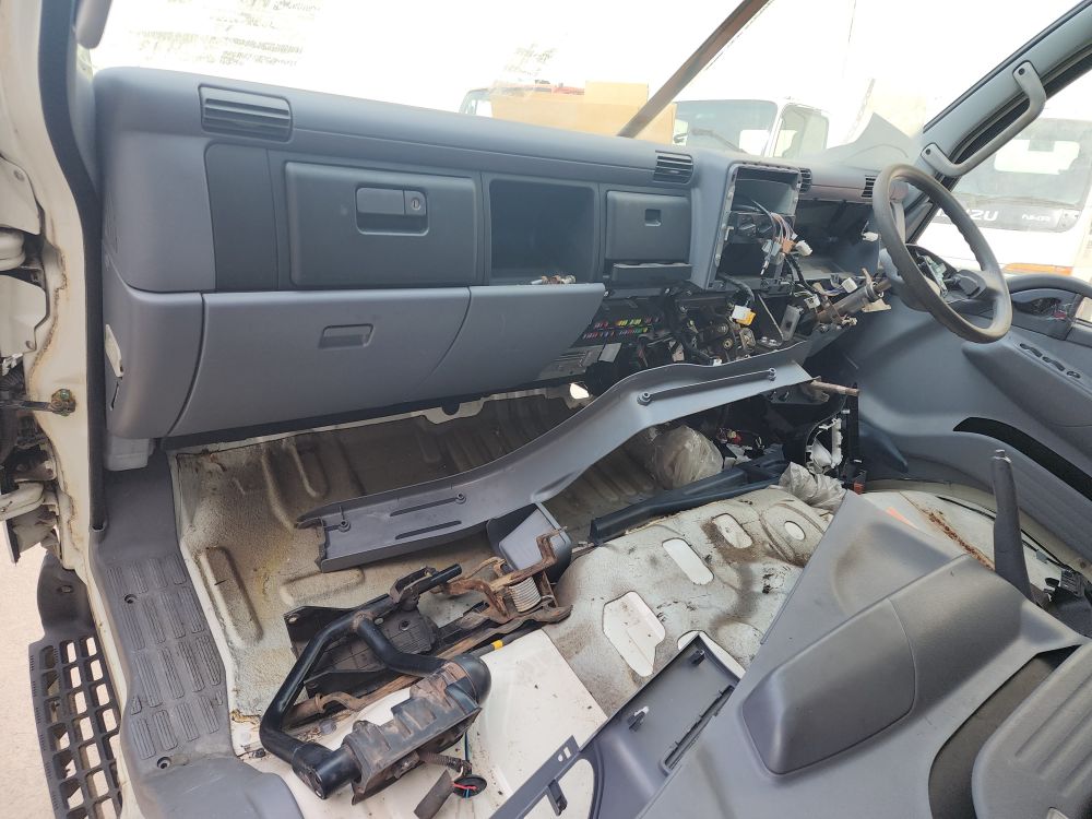 Mitsubishi/Fuso Canter Cabin Shell – Wide Cab – Manual – 2005-2011 (MV3686) image 9