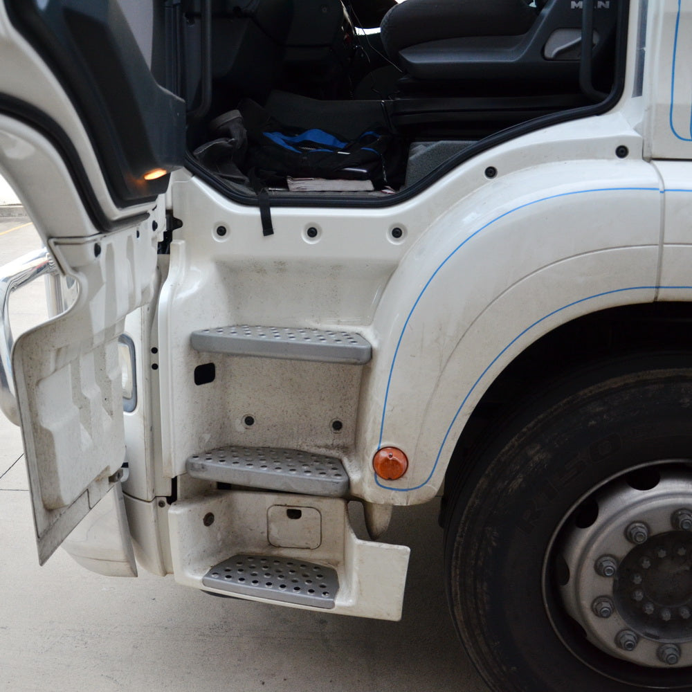 MAN Step Plate R/H = L/H (Right Hand = Left Hand) – Lower – TGL/TGM (05-14) product image