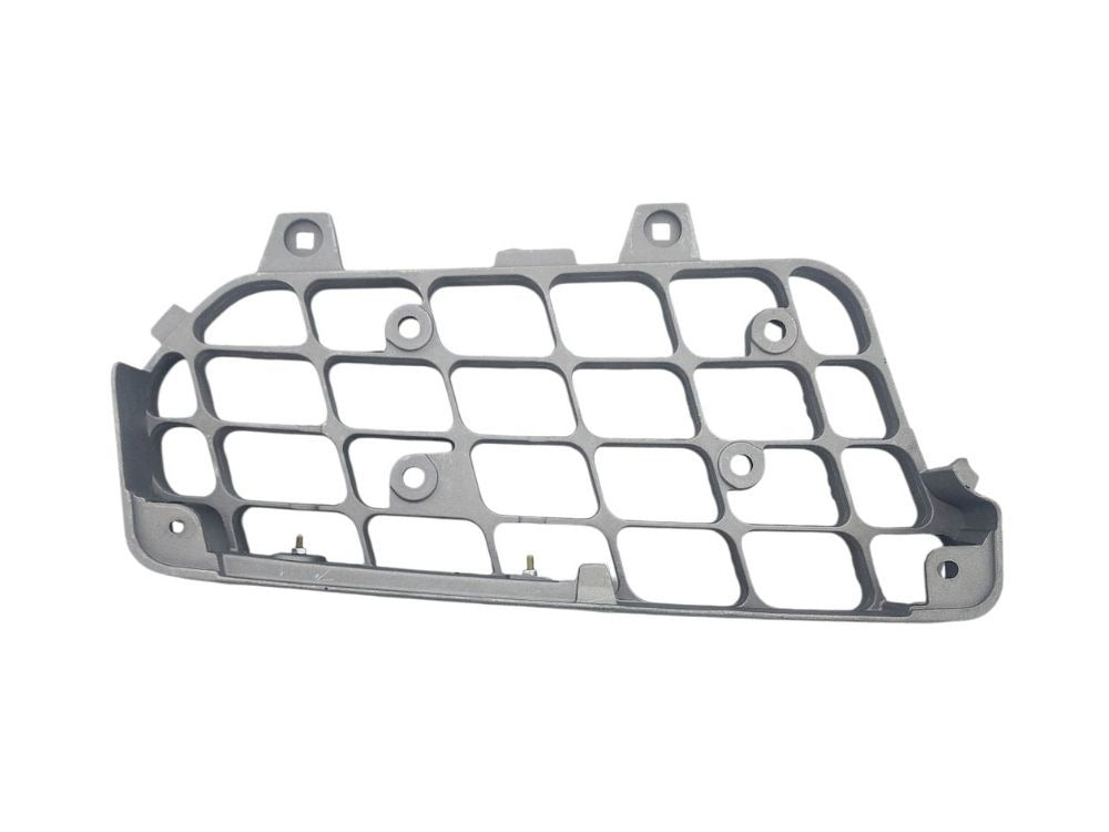 Mitsubishi/Fuso Shogun Step Plate Right Hand – Lower – With Reflector – Alloy – 360/400/460/530 (2018-On) image 3