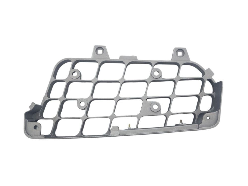 Mitsubishi/Fuso Shogun Step Plate Left Hand – Lower – With Reflector – Alloy – 360/400/460/530 (2018-On) image 3