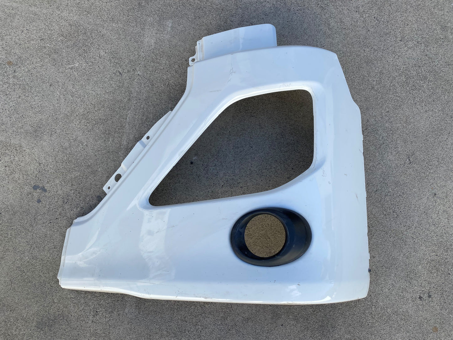Front Bumper Bar End L/H Left Hand – Steel – Second Hand – Quon To Suit Nissan UD CD / CG / CW / GW / GK (17-On)