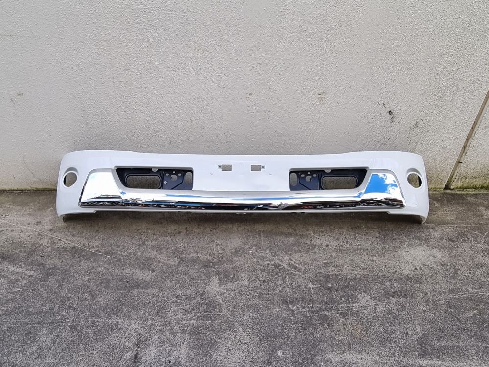 Front Bumper Bar - With Chrome Mould - With Fog & Without Radar - Wide Cab - Second Hand - 300 Series/Dutro (10/11-On)