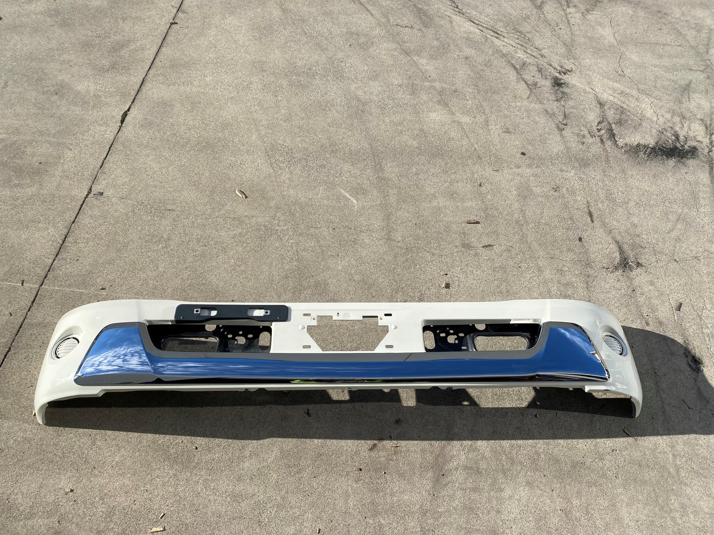 Front Bumper Bar - Without Fog & With Radar - Wide Cab - Second Hand - 300 Series/Dutro (10/11-On)