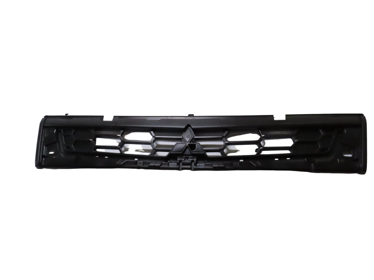 Mitsubishi Fuso Front Panel Grille – Low Bar – Shogun (19-On) product image