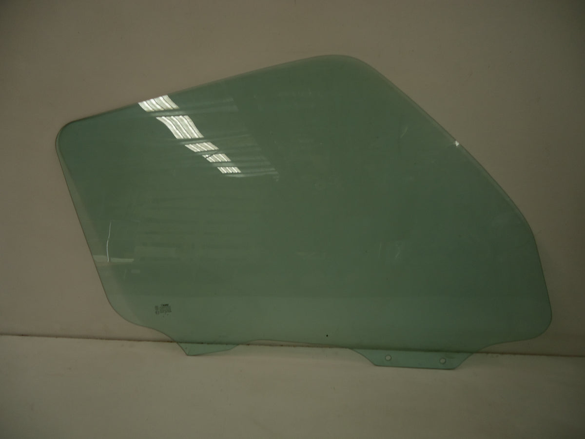 Mitsubishi Fuso Front Door Glass R/H (Right Hand) – Without Vent – FE5/FB5/FE6 (95-05) product image