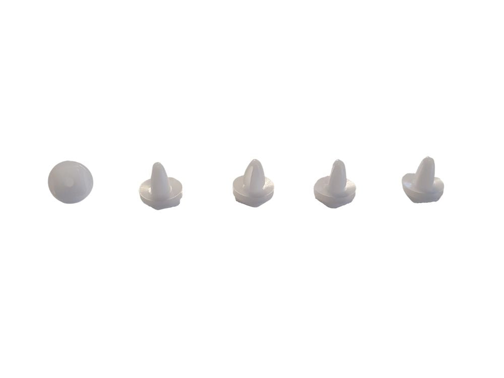 Mitsubishi Fuso Grille Clip Kit (5+2 Clips Per Kit) – FE7/FE8 (05-11) product image