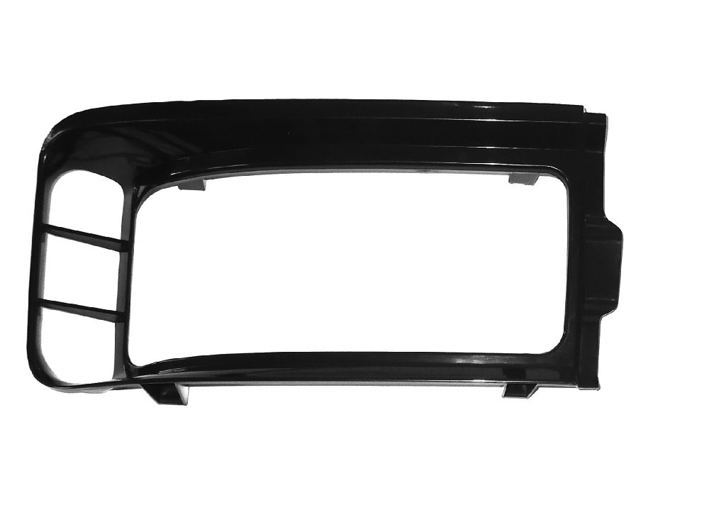 Mitsubishi Fuso Fog Lamp Rim R/H (Right Hand) – Tall – Suits bar with full plastic mould across the top – FS5/FP5/FV5…