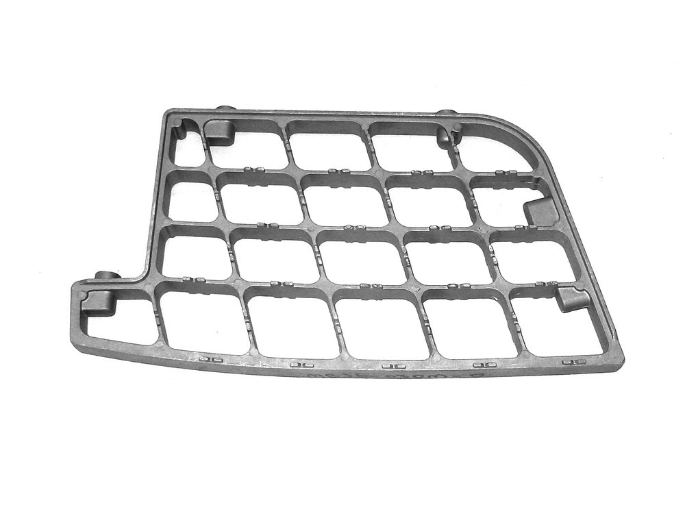 Mitsubishi Fuso Step Plate R/H = L/H (Right Hand = Left Hand) – Middle – Alloy – FS5/FP5/FV5 (11-18) product image