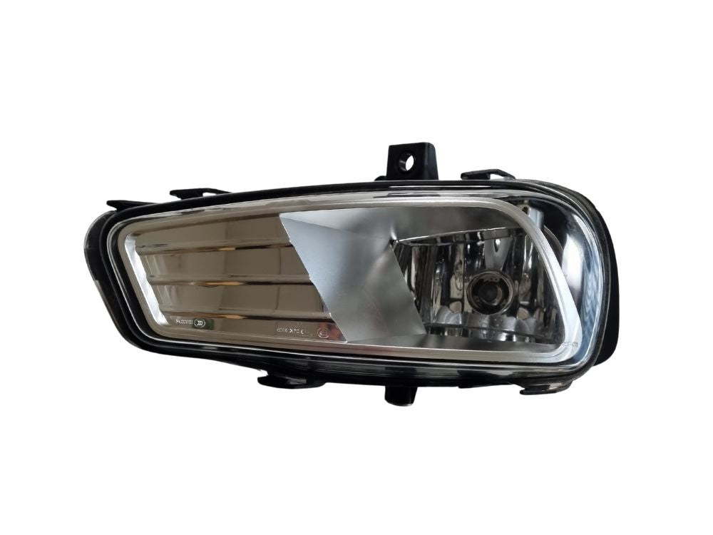 Mitsubishi Fuso Fog Lamp L/H (Left Hand) H11 24V – Shogun (19-On) product image