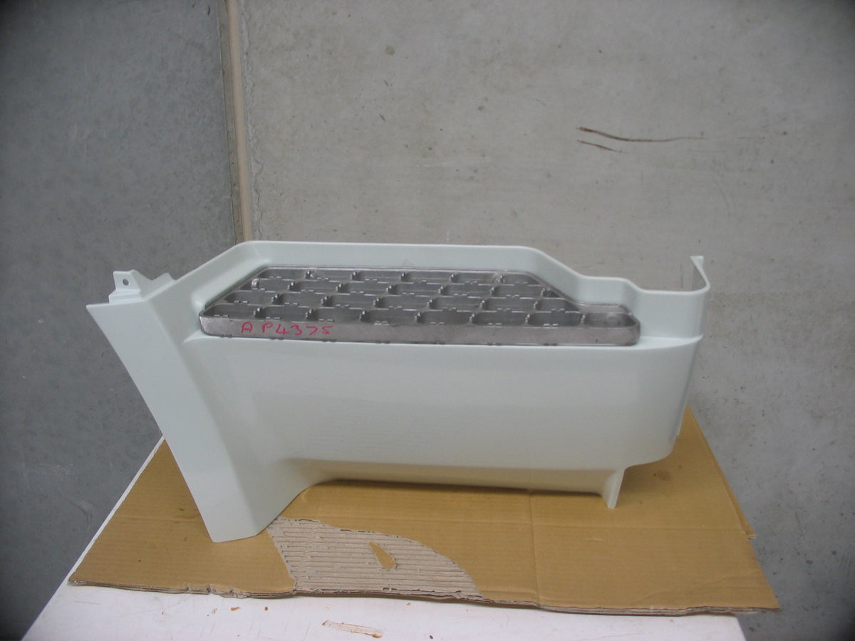 Mitsubishi Fuso Step Panel R/H (Right Hand) – Upper – FS5/FP5/FV5 (98-11) product image