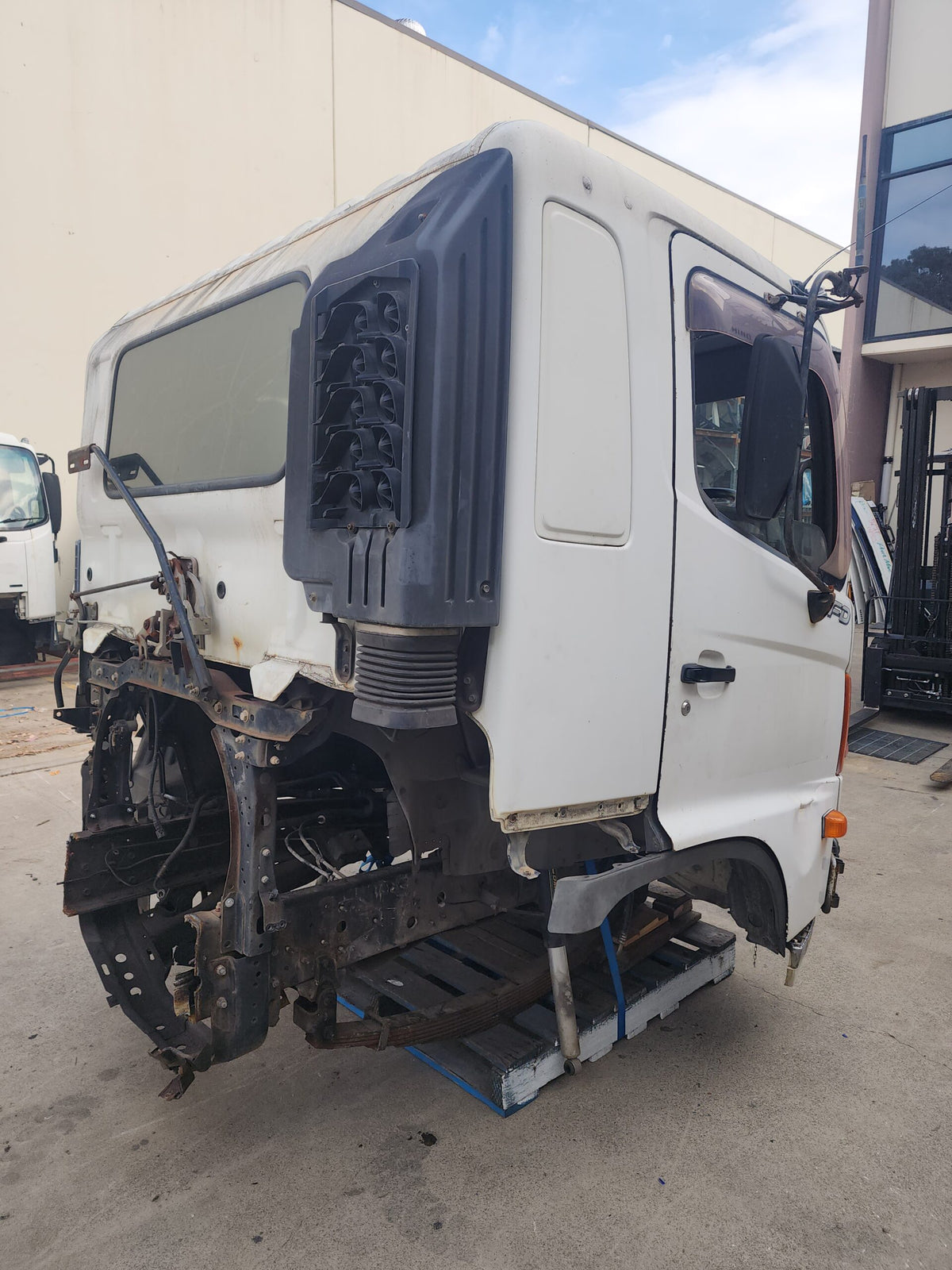 Hino Ranger Pro (FD/FE/GD) Cabin Shell – Narrow Cab – Manual – 2003-2011 (CL2750) image 6