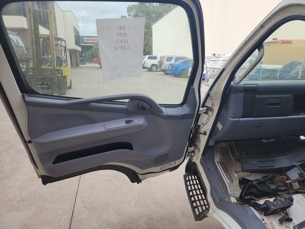 Mitsubishi/Fuso Canter Cabin Shell – Wide Cab – Manual – 2005-2011 (MV3686) image 7