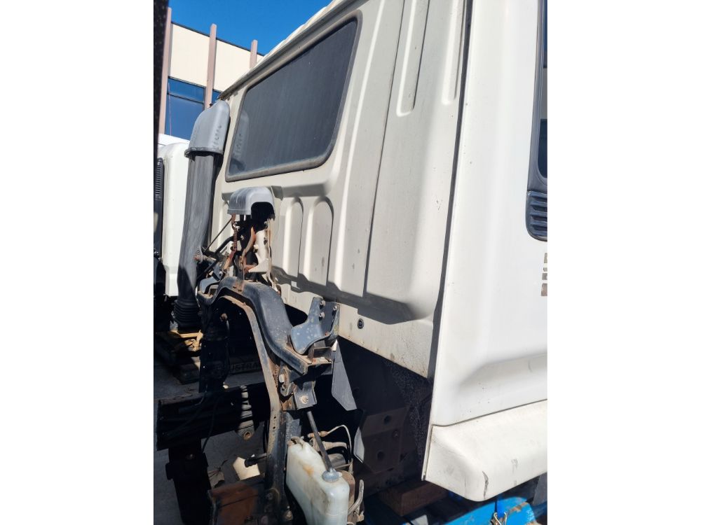 Isuzu F Series (FRR) Cabin Shell – Manual – 1996-2007 (BX1927) image 4