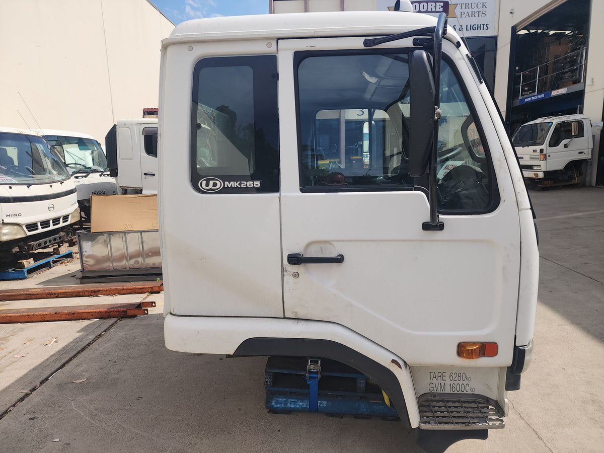 Nissan UD (MK/LK) Cabin Shell – Narrow Cab – Manual – Early (CL2753) image 3