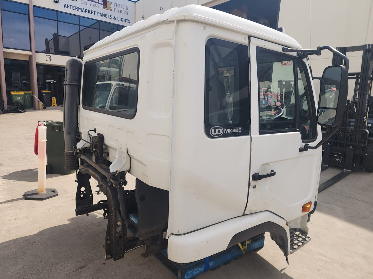 Nissan UD (MK/LK) Cabin Shell – Narrow Cab – Manual – Early (CL2753) image 6