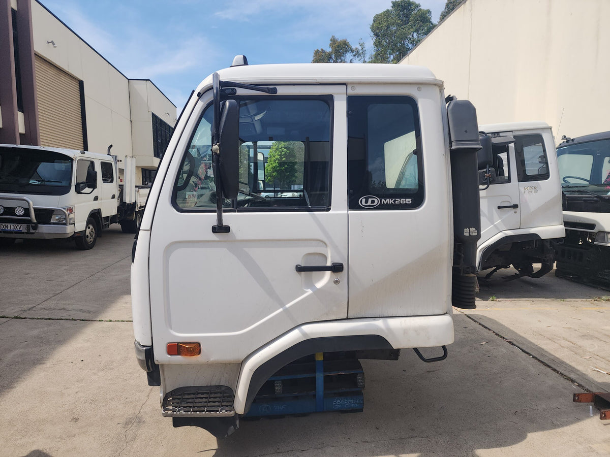 Nissan UD (MK/LK) Cabin Shell – Narrow Cab – Manual – Early (CL2753) image 8