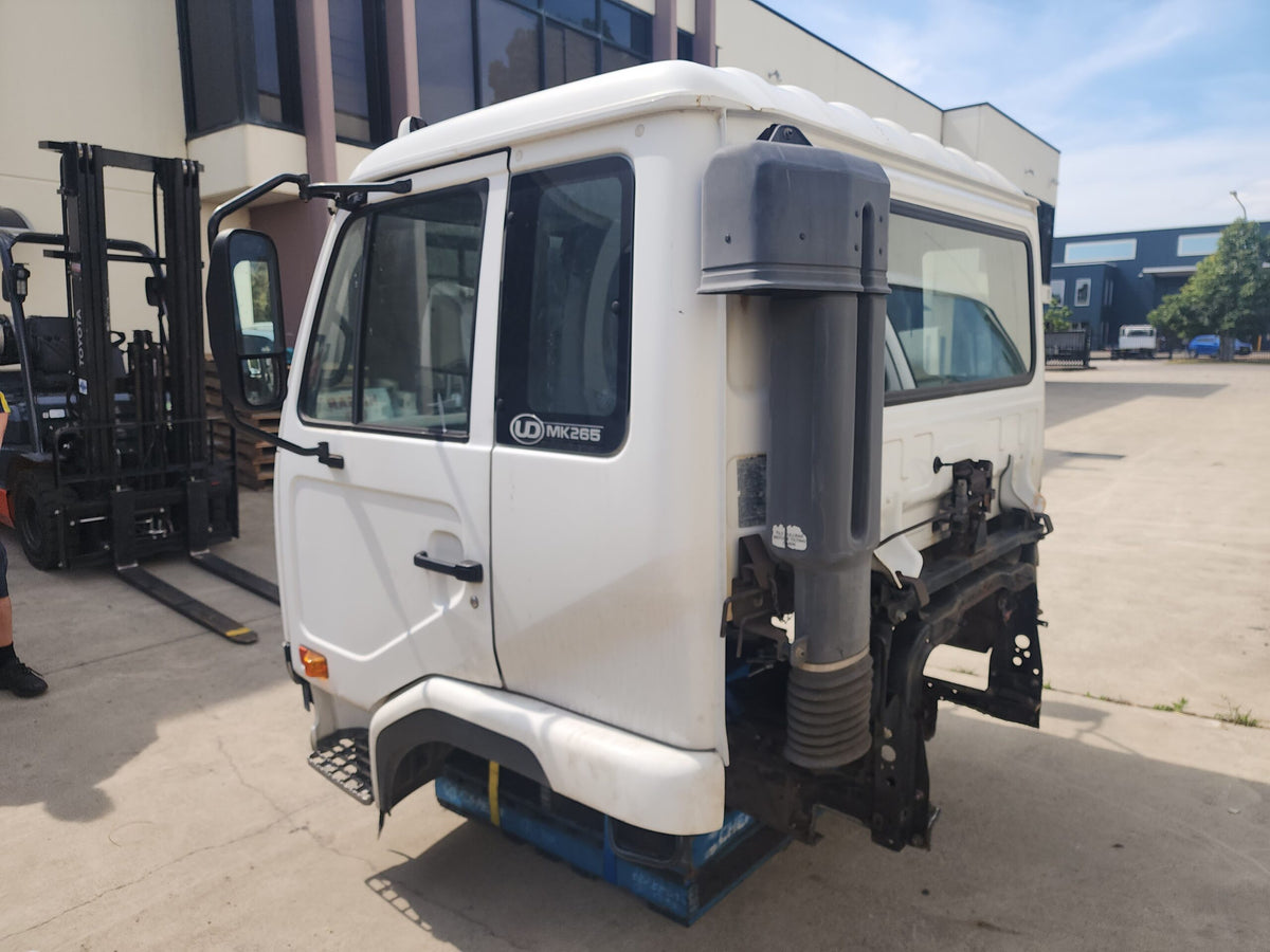 Nissan UD (MK/LK) Cabin Shell – Narrow Cab – Manual – Early (CL2753) image 9
