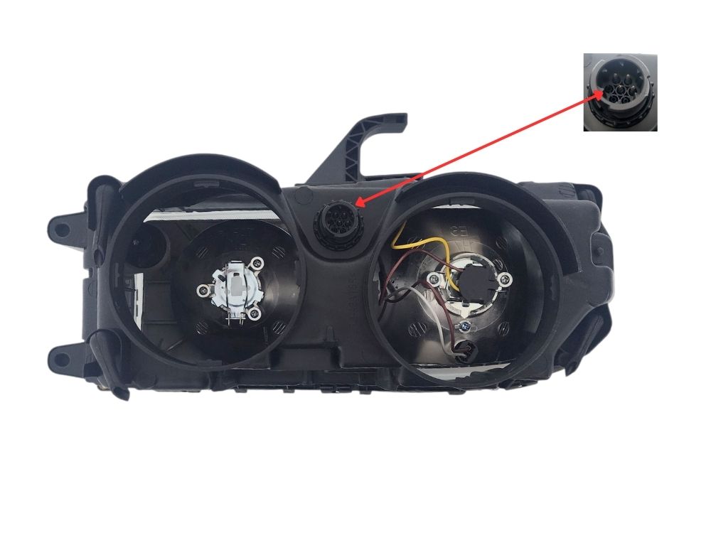 Mercedes Axor HeadLamp Right Hand (1998-2004) image 4