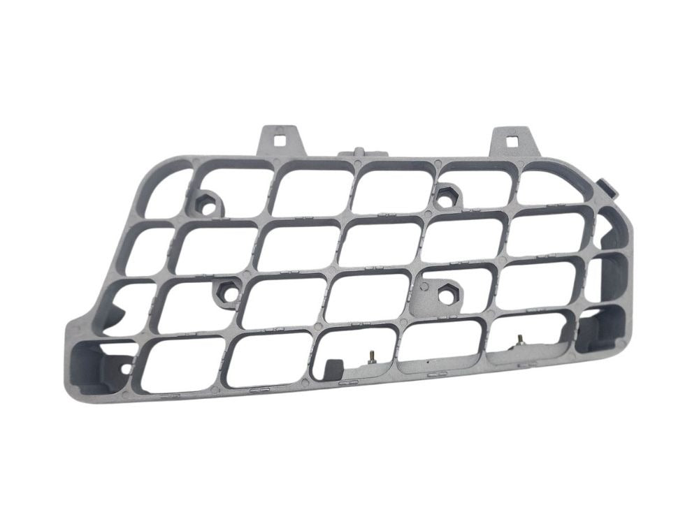 Mitsubishi/Fuso Shogun Step Plate Right Hand – Lower – With Reflector – Alloy – 360/400/460/530 (2018-On) image 1