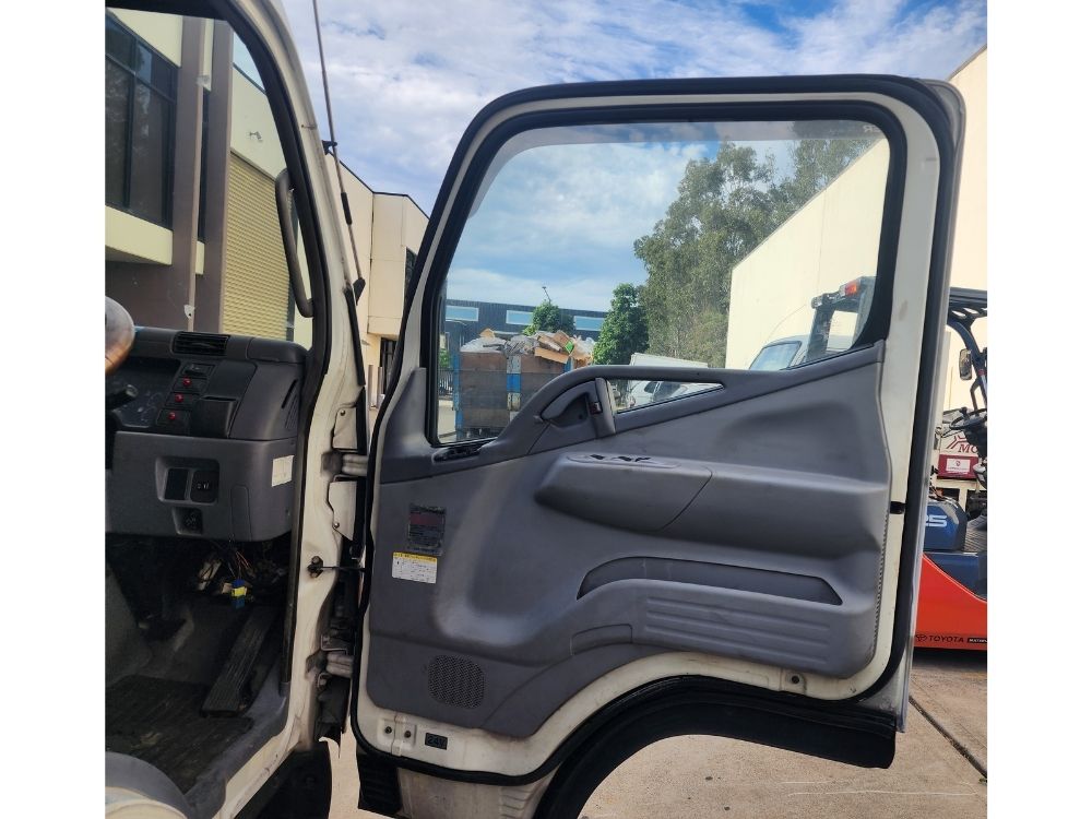 Mitsubishi/Fuso Canter Cabin Shell – Wide Cab – Auto – 2005-2011 (CQ4609) image 7