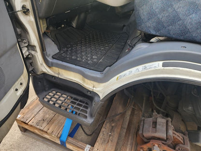 Mitsubishi/Fuso Canter Cabin Shell – Wide Cab – Auto – 2005-2011 (CQ4609) image 9