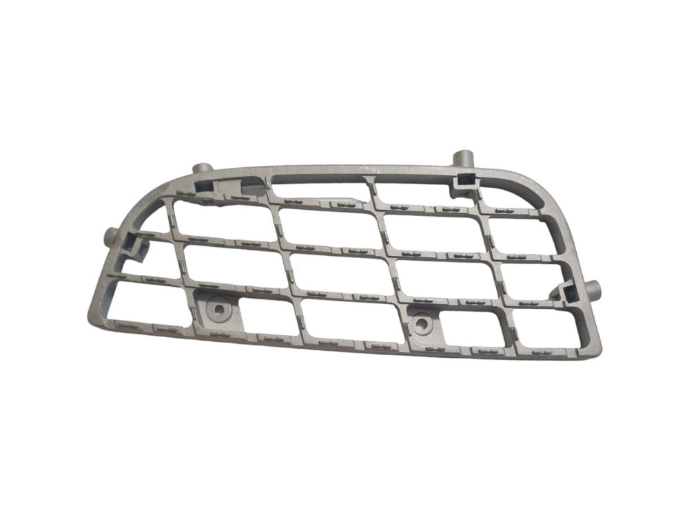Nissan-UD Quon Step Plate Left Hand – Upper – CK/CW/PD/PW/GK/GW (2017-On) image 1