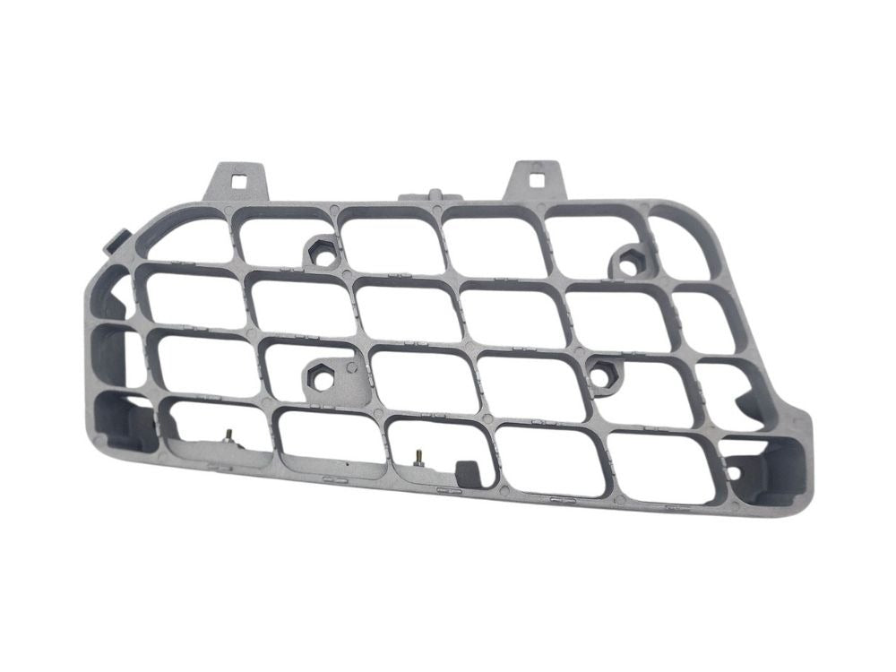 Mitsubishi/Fuso Shogun Step Plate Left Hand – Lower – With Reflector – Alloy – 360/400/460/530 (2018-On) image 1