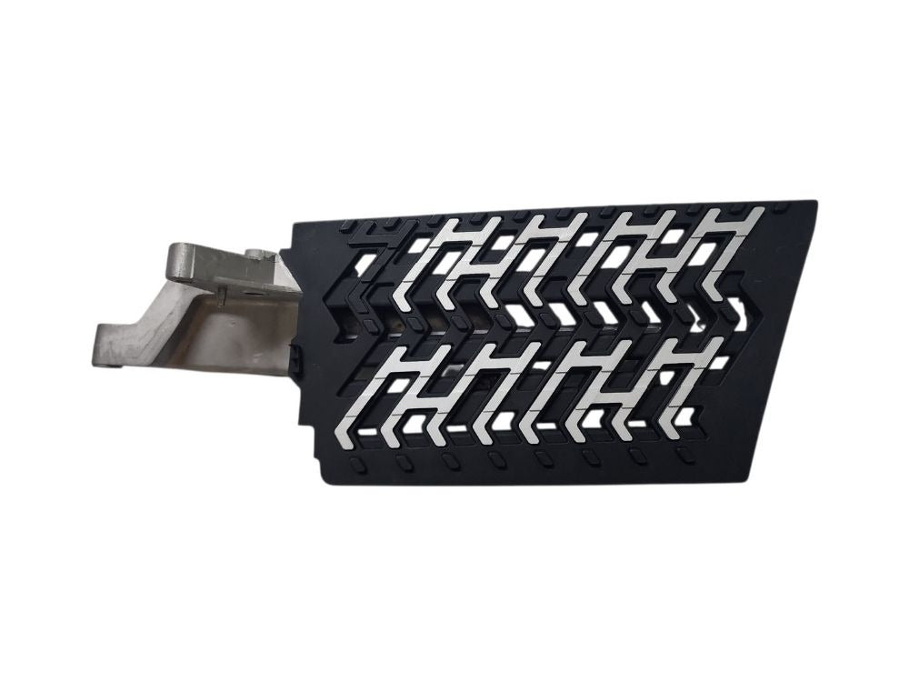 Volvo Version 5 Step Plate Plastic And Bracket Left Hand – Lower – Complete with Aluminium Tread – FM (2020-On) image 1