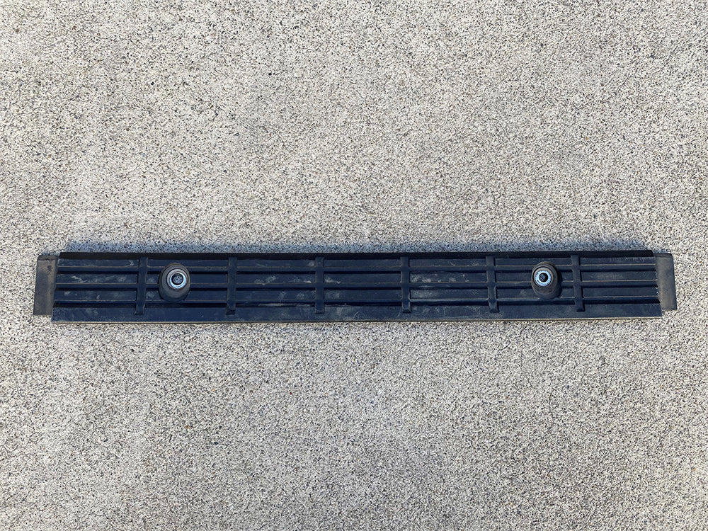 Nissan-UD Quon Front Bumper Bar Step Centre – Second Hand – CD/CG/CW/GW/GK (2017-On) image 1