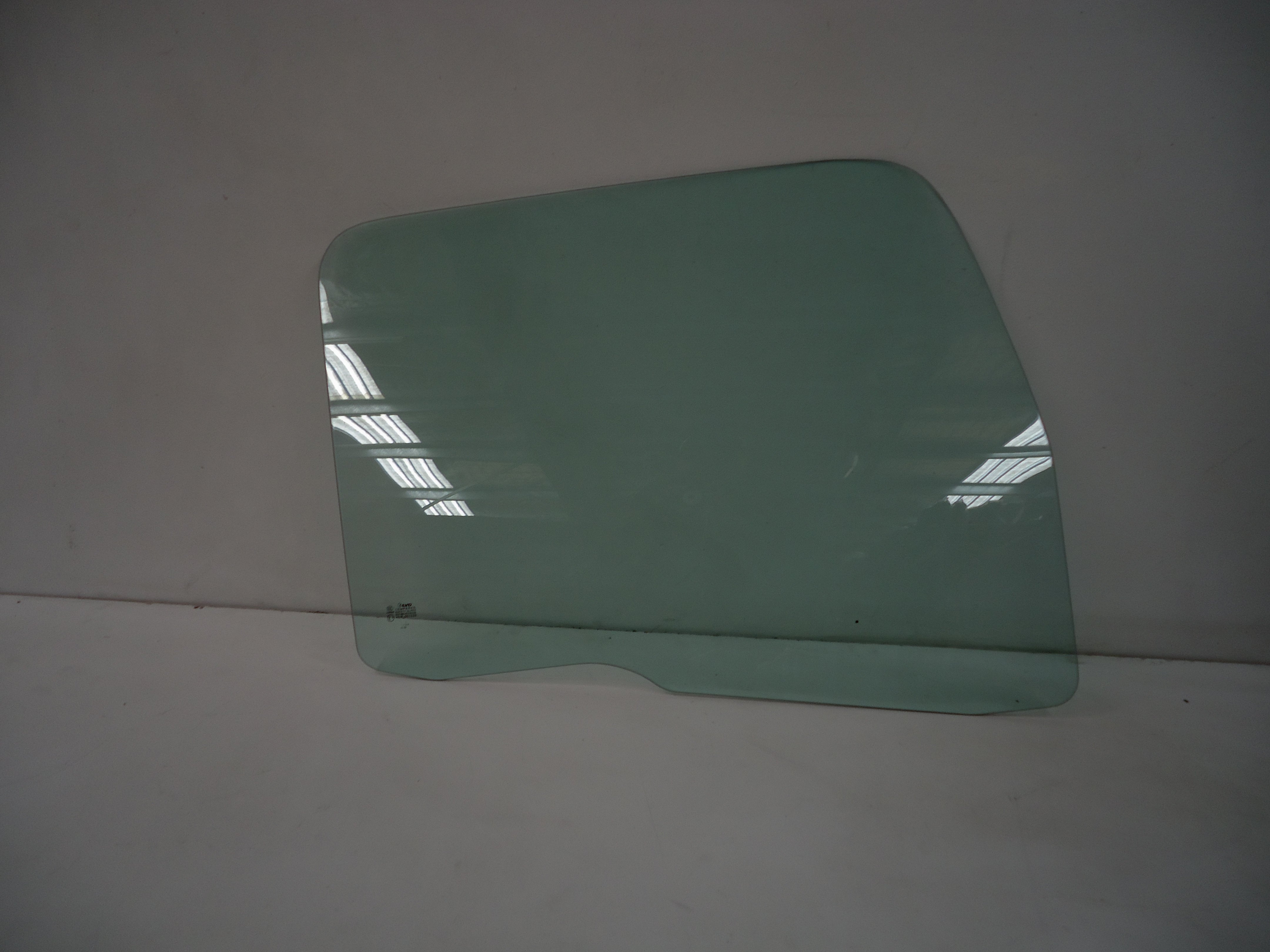 Front Door Glass R/H Right Hand – To Suit Isuzu CX / EX - Giga(94-17)